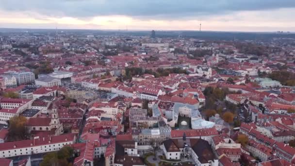 Panoramiczny Widok Lotu Ptaka Stare Miasto Wilnie Pochmurne Popołudnie Litwa — Wideo stockowe