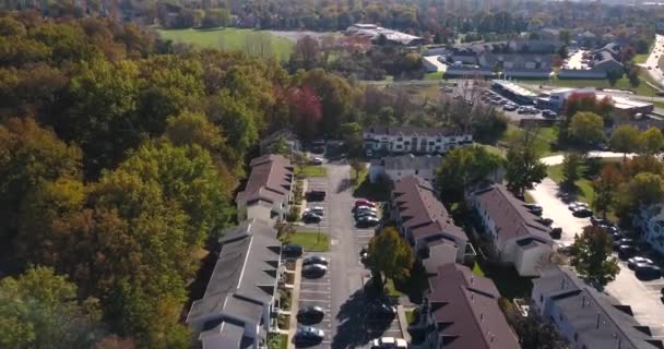 Tree Lined Neighborhood Town Homes Condos Renters Buyers Alike Reside — Stock Video