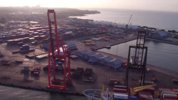 Kranen Containers Stapelen Haina Quay Dominicaanse Republiek Omloop Vanuit Lucht — Stockvideo