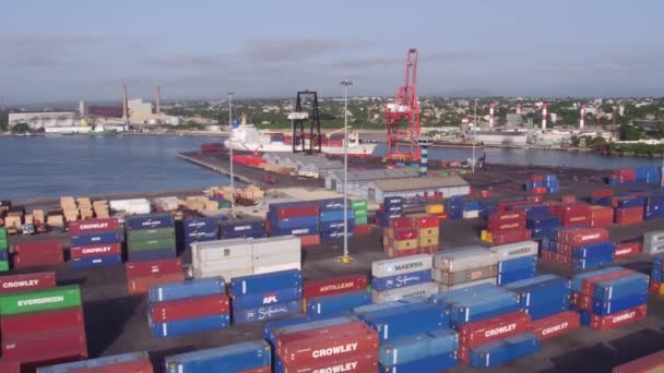 Drone Vliegen Containers Haina Haven Logistiek Centrum Kanaal Achtergrond Omgekeerde — Stockvideo