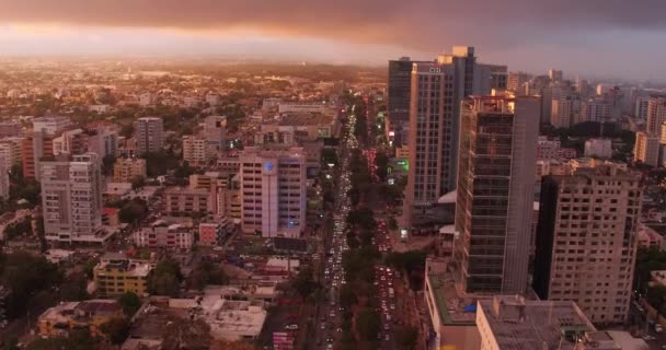 Avance Aéreo Sobre Winston Churchill Avenue Atardecer Santo Domingo — Vídeos de Stock