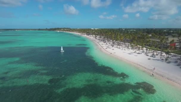 多米尼加共和国Punta Cana Bavaro海滩沿线的空中前线 — 图库视频影像