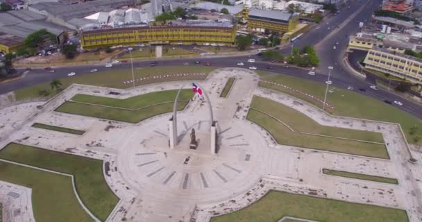 Monumento Praça Bandeira Santo Domingo Abordagem Aérea Descendente — Vídeo de Stock