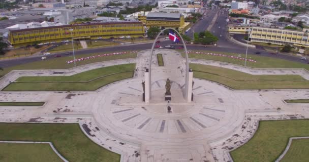 Plaza Bandera Plaza Bandera Con Ciudad Santo Domingo Fondo Inclinación — Vídeos de Stock