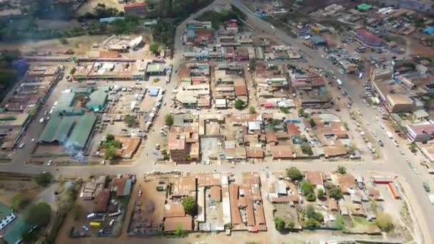 Flygfoto Upptagen Stad Landsbygden Kenya Drönare Flyger Bakåt — Stockvideo