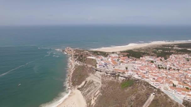纳扎尔湾的空中后视镜 也被称为 冲浪者的天堂 葡萄牙 — 图库视频影像
