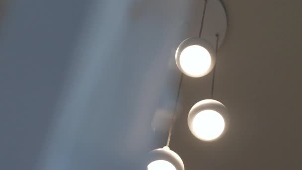 Klatka Schodowa Lampy Sufitowe Odsłonięte — Wideo stockowe