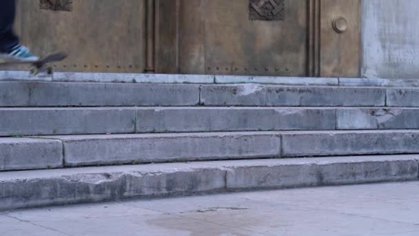 Mladý Skateboardista Zranit Nohu Kotník Poté Selže Přistát Jeho Trik — Stock video