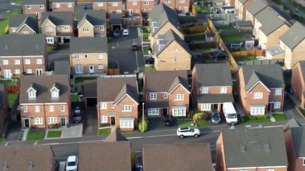 Eiendomsstige Nytt Britisk Boligområde Utsikt Takene Birdseye Dolly Venstre – stockvideo