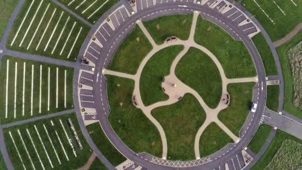 Circular Design Aerial View Ornamental Landscaped Cemetery Garden Parking Slow — Stock Video