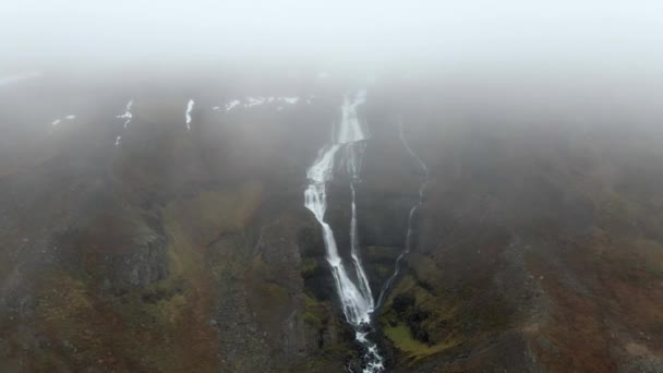 Widok Lotu Ptaka Piękny Wodospad Arktycznym Krajobrazie Zdjęcie Drona Wodospadu — Wideo stockowe