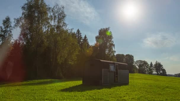 Vídeo Timelapse Uma Bela Casa Campo Frente Uma Floresta Manhã — Vídeo de Stock