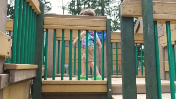 Criança Brincando Playground Durante Coronavírus Covid Pandemia — Vídeo de Stock