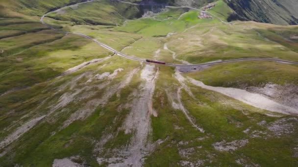 Antenn Ångbana Järnväg Klättra Ett Berg — Stockvideo