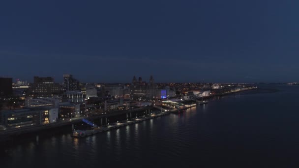 Река Мерси Река Света Ливерпуль Англия Спокойной Ночи Дрон Летит — стоковое видео