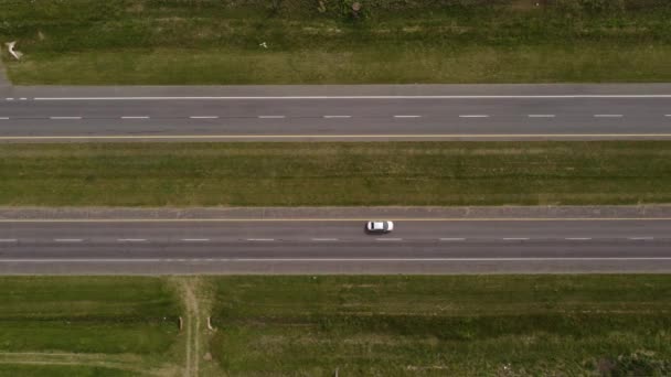 Carros Que Conduzem Rota Zona Rural Cima Para Baixo Aérea — Vídeo de Stock