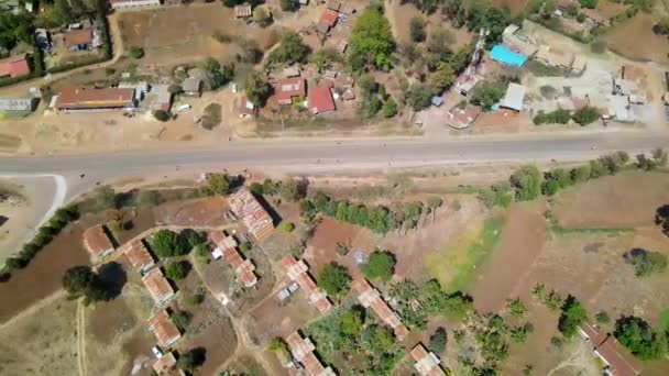 Luchtfoto Van Weg Door Het Afrikaanse Platteland — Stockvideo