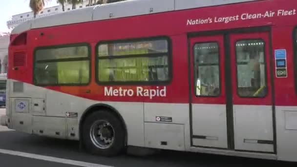 Autobus Della Metropolitana Los Angeles Sulle Strade — Video Stock