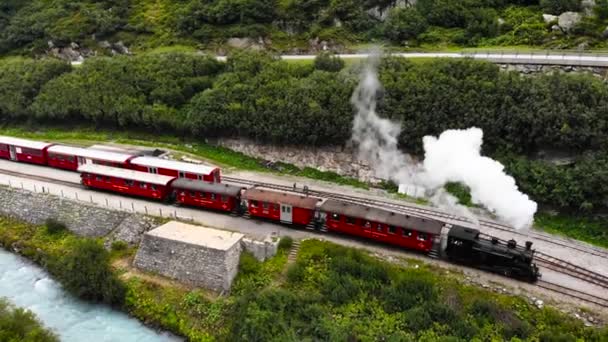 Aérien Train Vapeur Dans Les Montagnes — Video