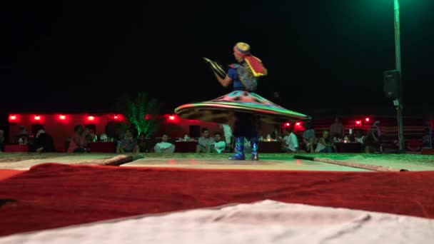 Mannelijke Danser Die Traditionele Tanoura Dans Uitvoert Het Desert Safari — Stockvideo