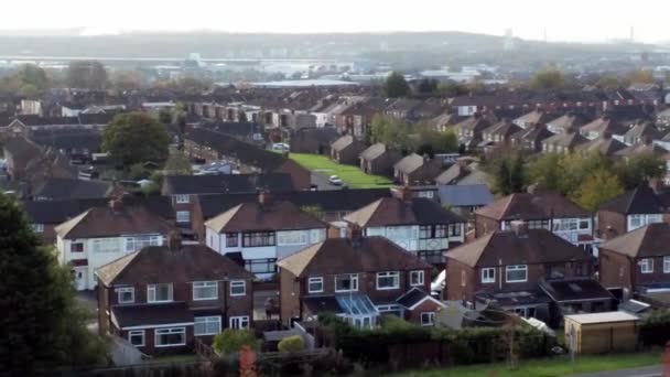 Típico Norte Cidade Inglesa Habitação Suburbana Vista Aérea Panning Direito — Vídeo de Stock