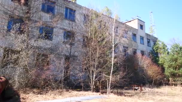 Zniszczony Stary Budynek Szkoleniowy Dla Związku Radzieckiego Czarnobylu — Wideo stockowe