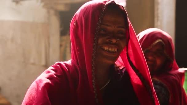 Portrait Indian Woman Crooked Teeth Wearing Red Sari Laughing Smiling — Stock Video