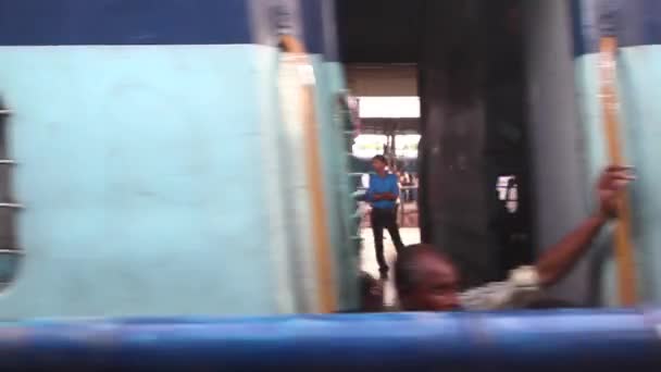Fast Train Indian Passenger People Board Moving While Crossing Scene — Αρχείο Βίντεο