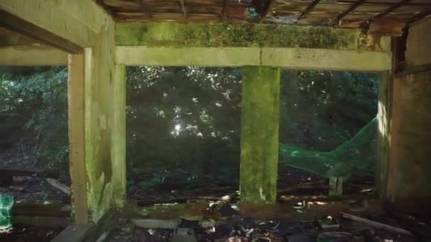 日本Tomogashima军事要塞军官住宅的残破废墟 — 图库视频影像