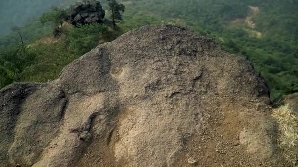 Ariel Vue Une Chaîne Montagnes Ralenti Avec Une Belle Végétation — Video