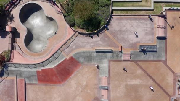 Drone Schot Vliegen Een Skate Park Cardiff Beach Community Amerika — Stockvideo