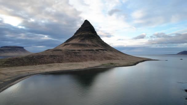 Kirkjufell Mountain Islândia Ocidental Fiordes — Vídeo de Stock