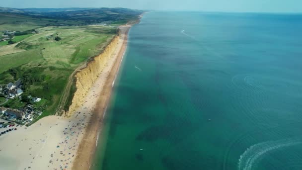 英国海滨绿松石海洋海岸线上方的桥口湾悬崖 多塞特 — 图库视频影像