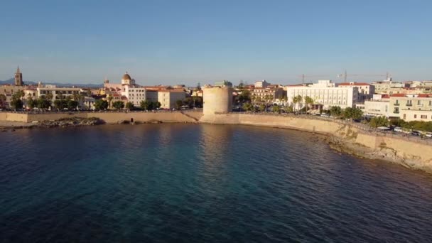 Drone Girato Sulle Antiche Mura Alghero Con Vista Sulla Baia — Video Stock