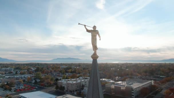 Angel Moroni Statue Trumpet Atop Lds Mormon Temple Sunset Provo — Stock Video