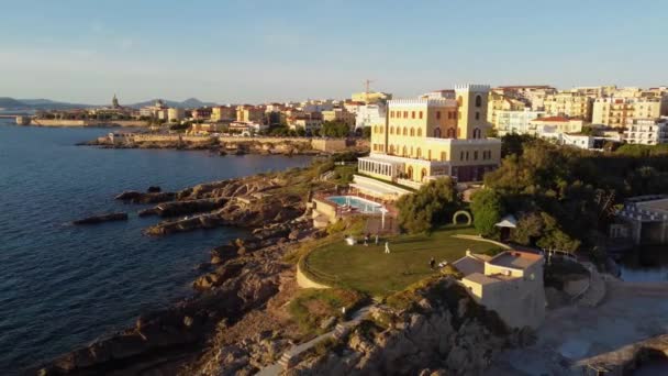 Talya Alghero Daki Renkli Deniz Manzaralı Evler Resim Gibi Bir — Stok video