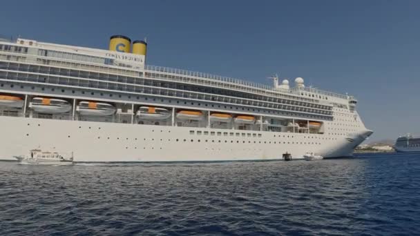 Det Stora Kryssningsfartyget Costa Victoria Ses Förankrad Utanför Stranden Den — Stockvideo