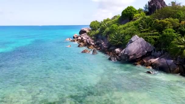 Seychellen Digue Rocks Aerial Drone11 Mp4 — Stockvideo