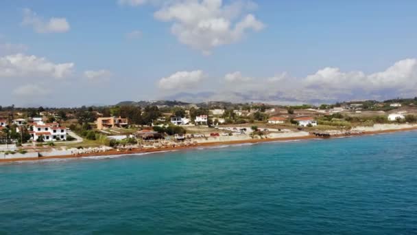 Megas Lakkos海滩 希腊爱奥尼亚群岛Kefalonia的Lixouri和Xi海滩附近的红色沙滩 无人驾驶飞机发射 — 图库视频影像