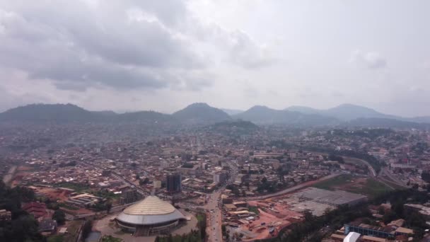 Enfoque Descenso Aéreo Yaound Yaound Multipurpose Sports Complex Con Siete — Vídeo de stock