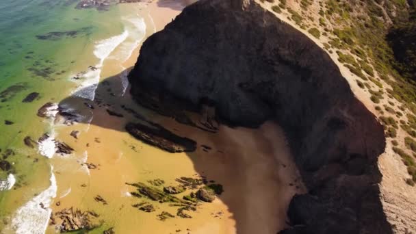 Drone Video Een Enorme Klif Praia Barriga Vlakbij Algarve Portugal — Stockvideo