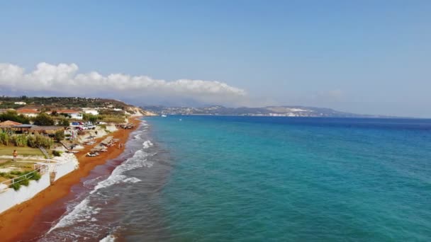 Синее Море Красное Море Пляжа Мегас Кос Греции Сбит Беспилотник — стоковое видео