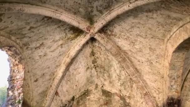 Inclinar Para Baixo Tiro Teto Uma Antiga Arquitetura Medieval Abandonada — Vídeo de Stock