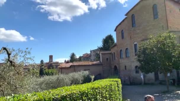 Pan Right Shot Tall Structures Countryside Siena Tuscany Italy Revealing — Stock Video