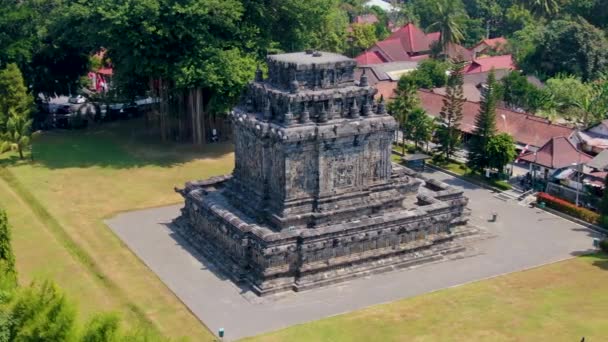 Majestätisches Historisches Steingebäude Des Mendut Tempels Luftaufnahme Der Umlaufbahn — Stockvideo