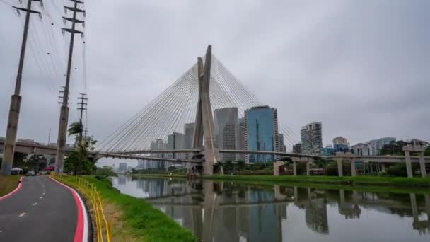 Hyperlapse Paulo Van Estaiada Bridge Een Bewolkte Dag Vanuit Een — Stockvideo