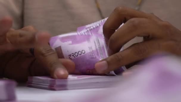 Manos Contando Dinero Paquete Billetes Moneda India Cerca — Vídeos de Stock