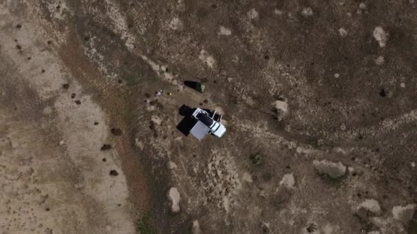 Вид Сверху Кемпинг Пару Машин Лесном Массиве Субару Фруита Колорадо — стоковое видео