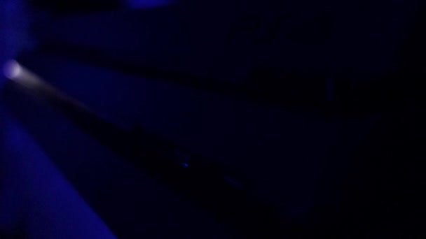 Sony Playstation Pro Spelkonsol Tänd Neonblått Ljus Närbild — Stockvideo