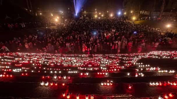 Menigte Steekt Kaarsen Aan Proclamatiedag Van Republiek Letland November Vieren — Stockvideo